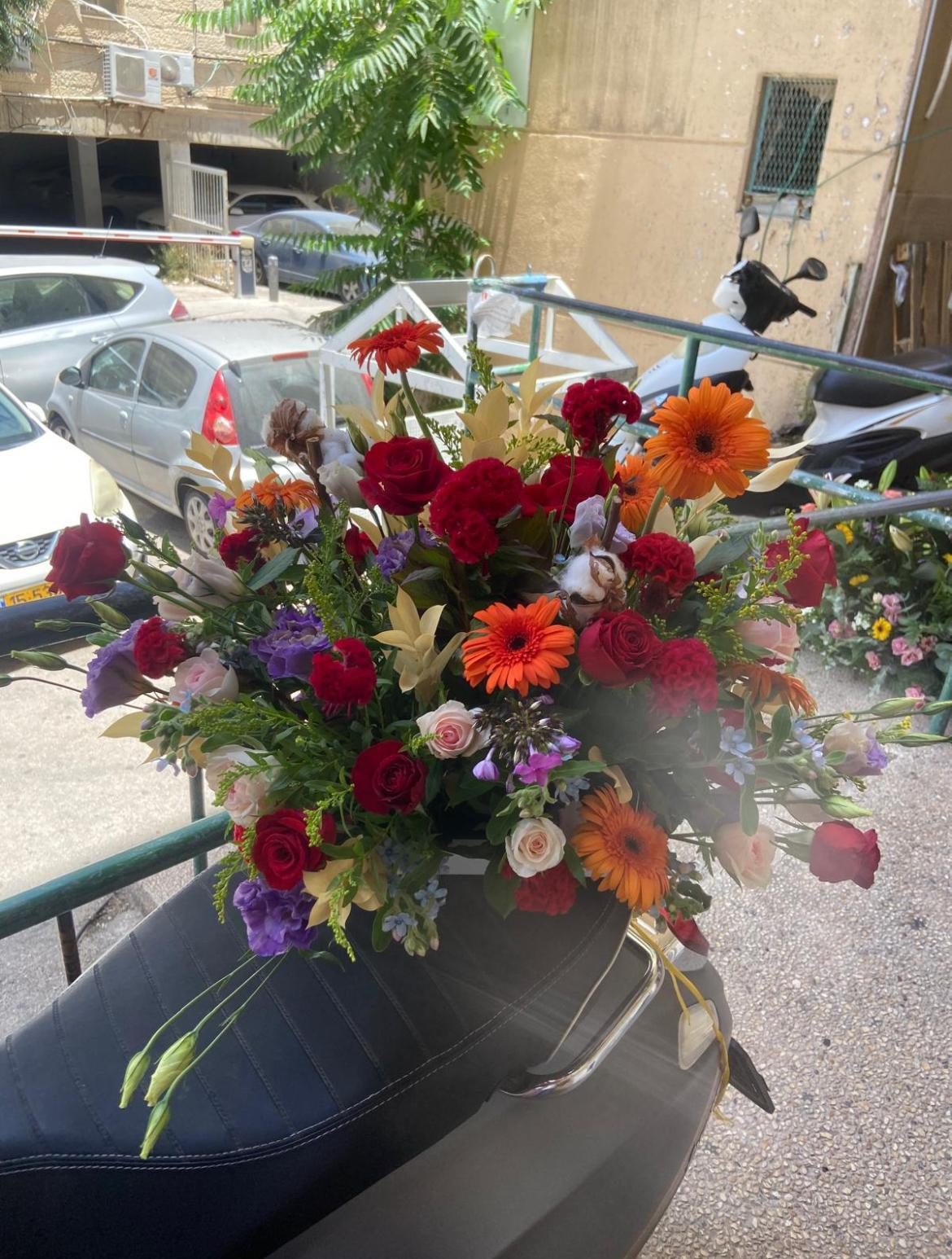 סידור עשיר בגוונים חמים
